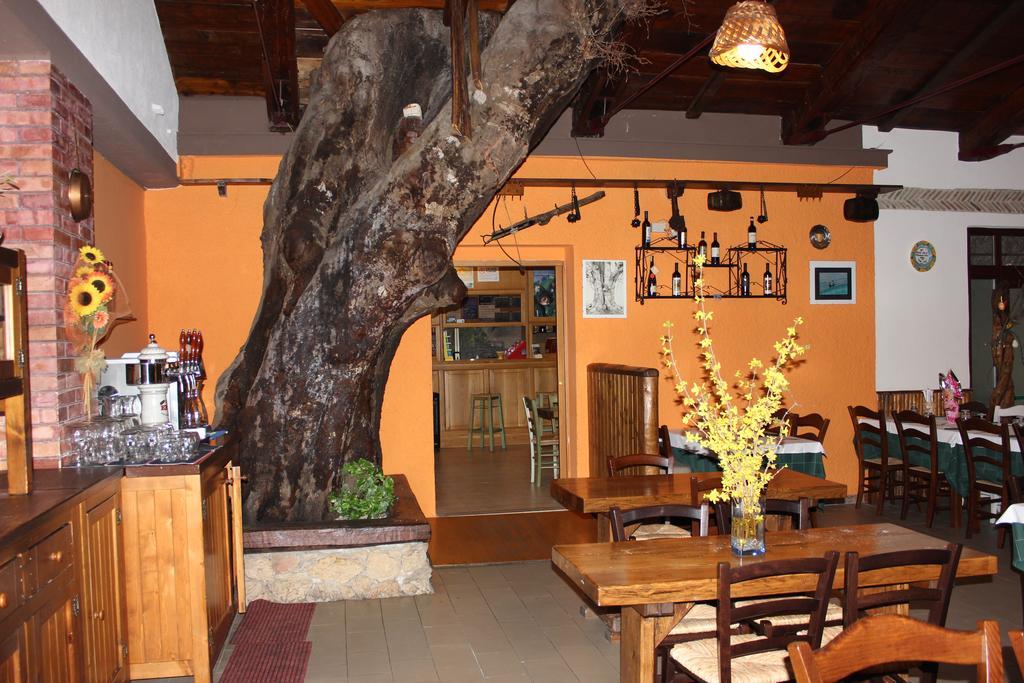 Albergo Ristorante Montecucco Da Tobia Sigillo Kültér fotó