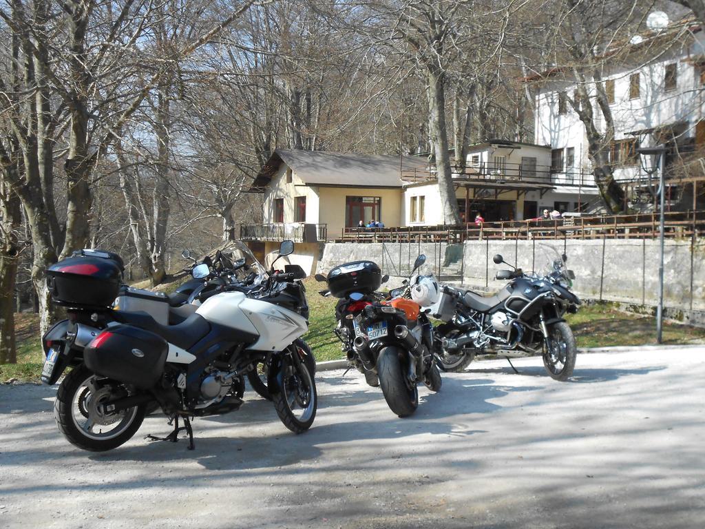 Albergo Ristorante Montecucco Da Tobia Sigillo Kültér fotó