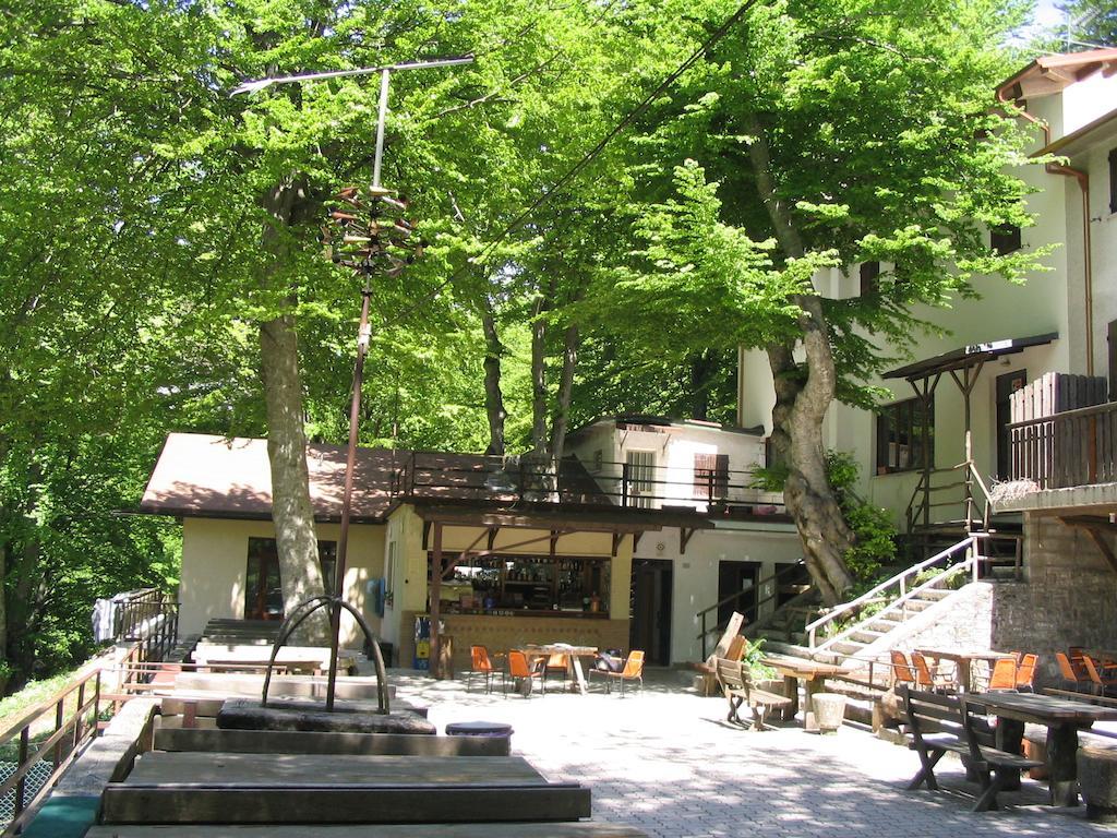 Albergo Ristorante Montecucco Da Tobia Sigillo Kültér fotó