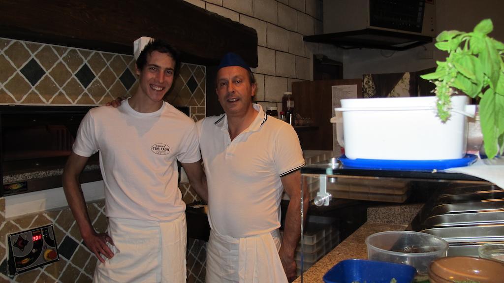 Albergo Ristorante Montecucco Da Tobia Sigillo Kültér fotó