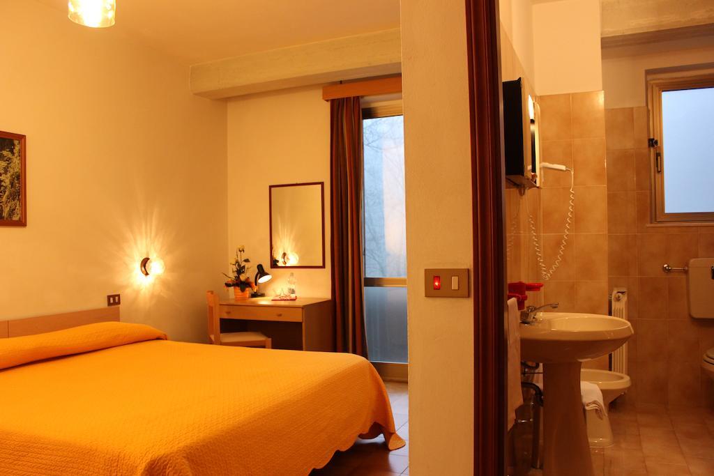Albergo Ristorante Montecucco Da Tobia Sigillo Szoba fotó