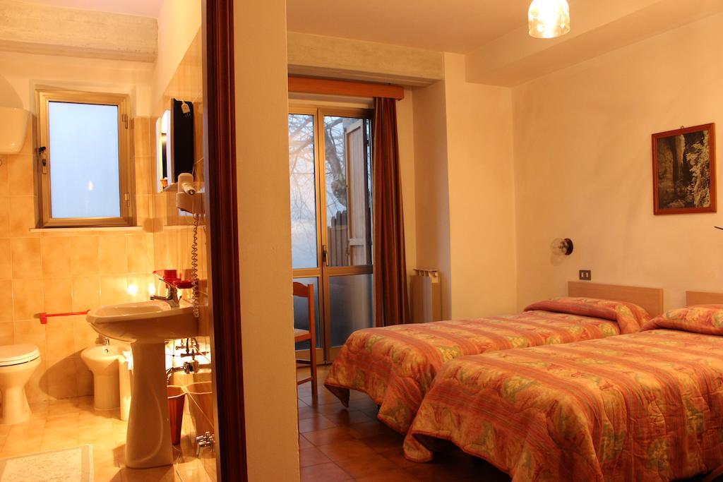 Albergo Ristorante Montecucco Da Tobia Sigillo Szoba fotó
