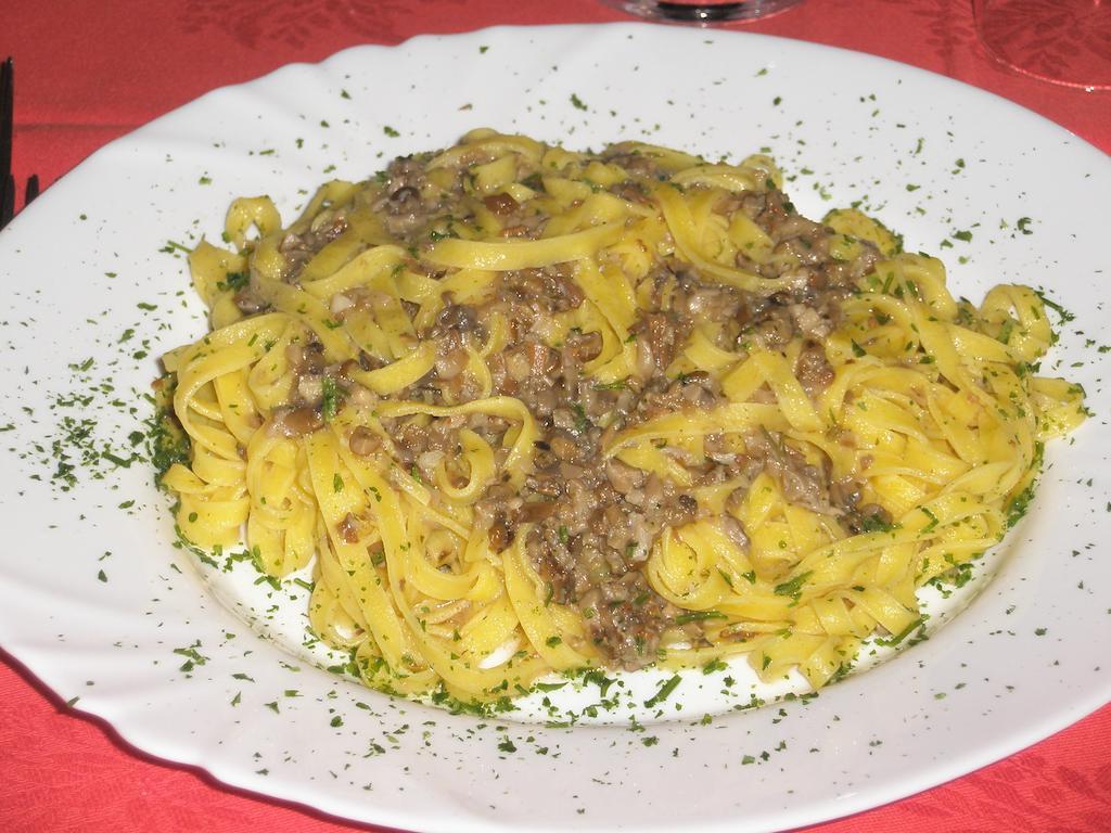 Albergo Ristorante Montecucco Da Tobia Sigillo Kültér fotó